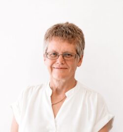 Jeanette Knott